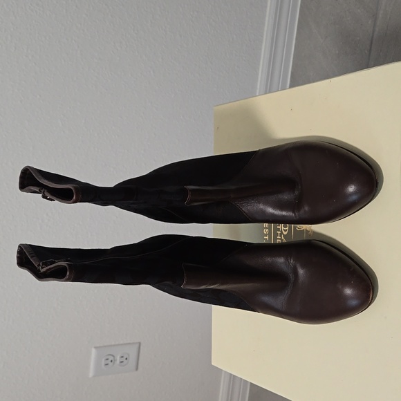 Brown and black coach boots - Picture 3 of 5